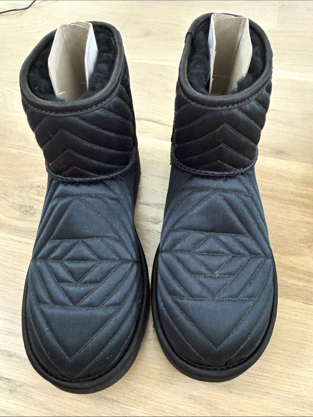 NWB UGG Classic Mini Quilted Satin Boots Black Size 7